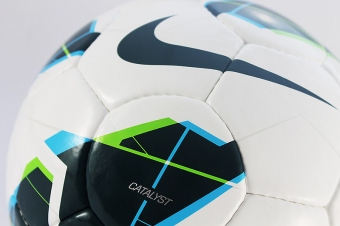 Футбольный мяч Nike Catalist (102)